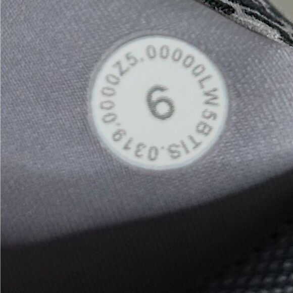 Lululemon In Movement Everlux Tight 25” Size 6 - Picture 15 of 15